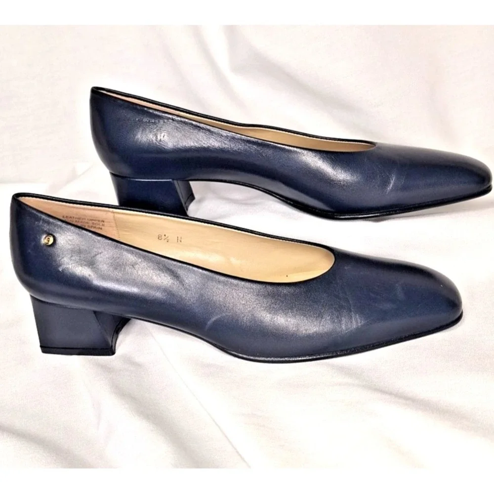 NOS Etienne Aigner 8.5 N Navy Blue Leather Sarah Pumps Block Heel Shoes Logo NEW